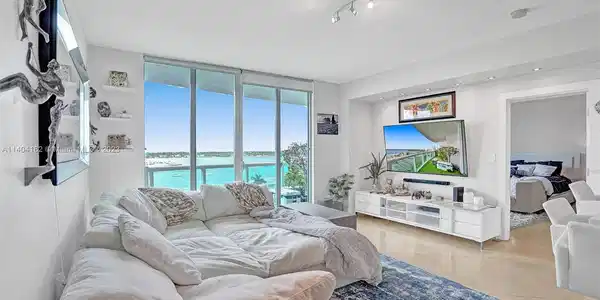7900 Harbor Island Dr Unit 820