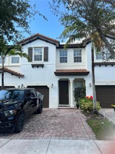 938 NE 29th Ter