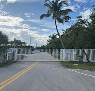Image 4: Gated Private Entrance