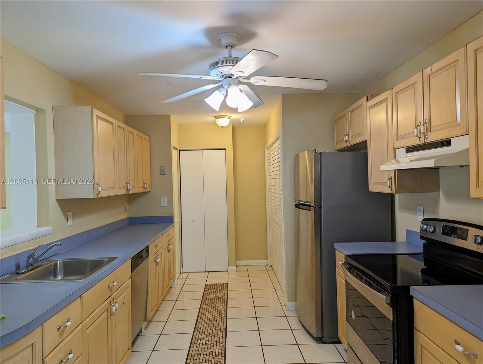 Image 3: Kitchen