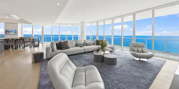 100 S Pointe Dr