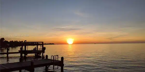 76300 Overseas  Highway