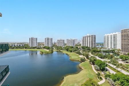 20000 E Country Club Dr