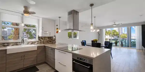 7914 Harbor Island Dr