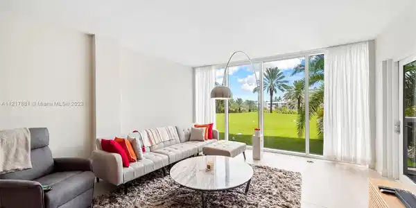 10275 Collins Ave Unit 228