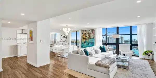 9 Island Ave