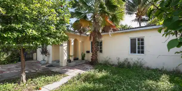 2131 Biarritz Dr
