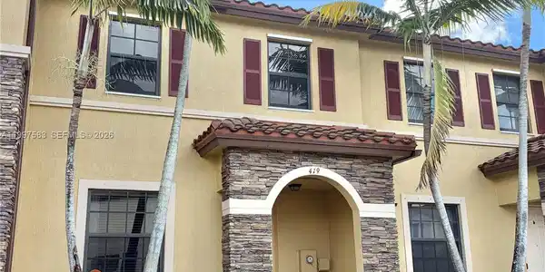 419 SE 32nd Ter