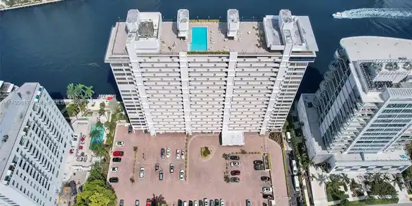 936 Intracoastal Dr