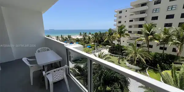 Image 4: 634 Private Balcony