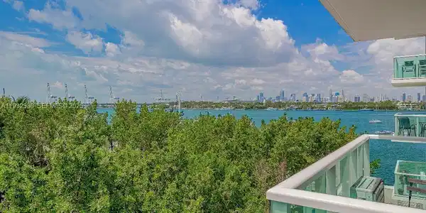 1000 West Ave