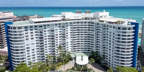 5161 Collins Ave