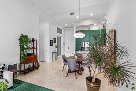 701 S Olive