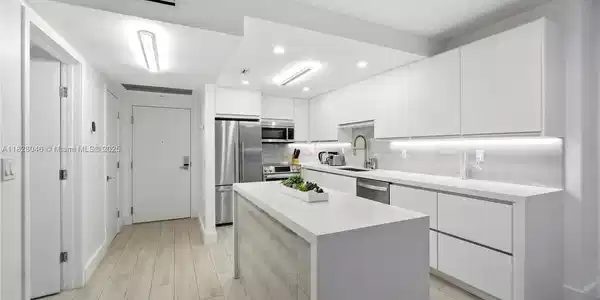 2301 Collins Ave
