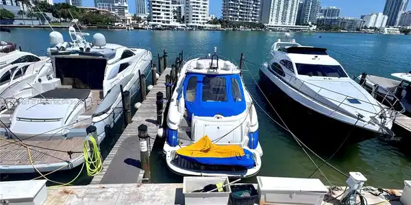 900 Bay Dr DS20