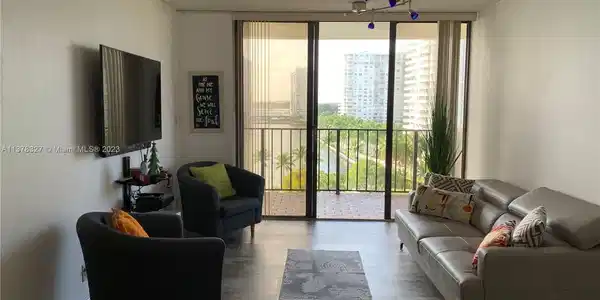 18181 NE 31st CT Unit 903