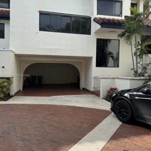 2000 S Bayshore Dr