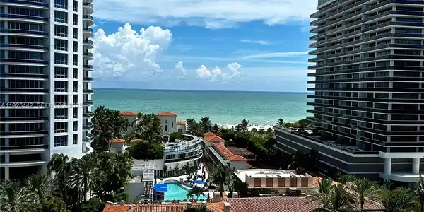 5900 Collins Ave