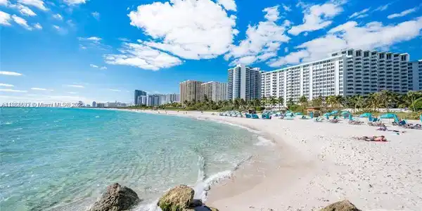 2899 Collins Ave