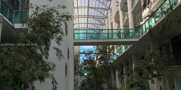 6000 Collins Ave unit 136