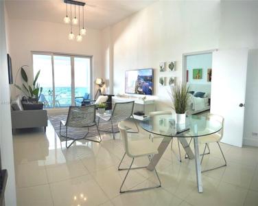 2301 Collins Ave