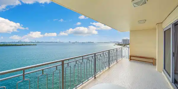 11111 Biscayne Blvd