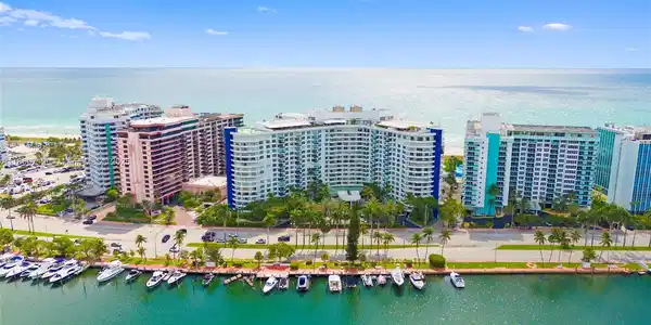 5161 Collins Ave
