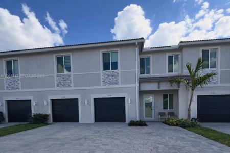 686 SE 13th Ct
