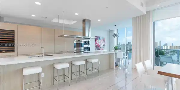 17111 Biscayne Blvd