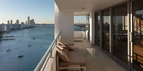 11 Island Ave