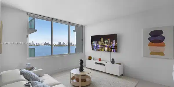 1000 West Ave