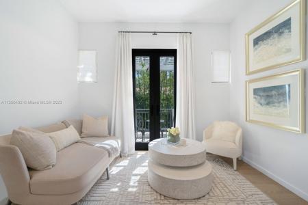815 E Dilido Dr