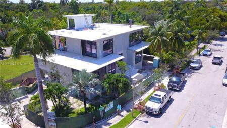 790 NE 77th Ter