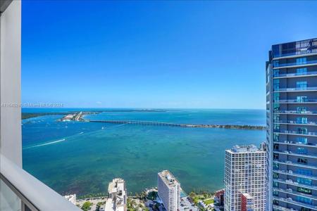 1425 Brickell Ave