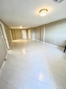 90 Edgewater Dr