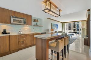 6801 Collins Ave Unit 806