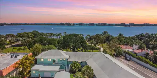 421 S Lakeside Dr