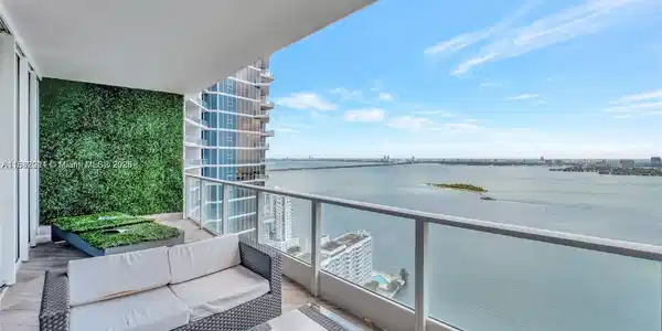 2020 N Bayshore Dr