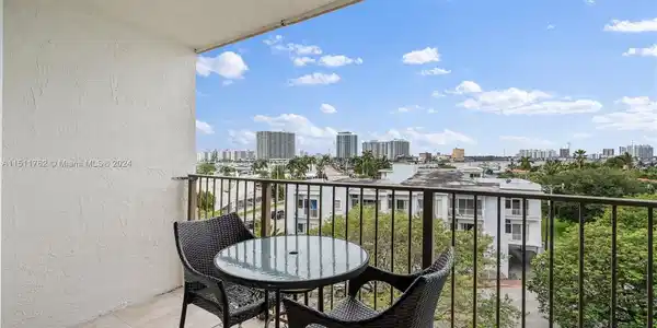 1975 Normandy Dr