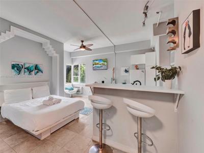 255 W 24th St