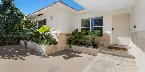 9272 Harding Ave.