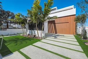 1051 N Venetian Dr