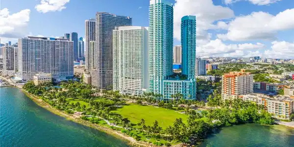 1900 N Bayshore Dr