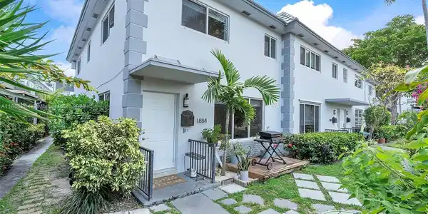 1884 Galleon St