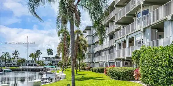1511 SE 15th Ct Unit 201