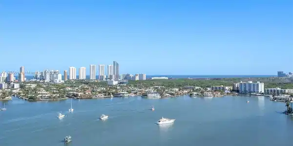 17111 Biscayne Blvd