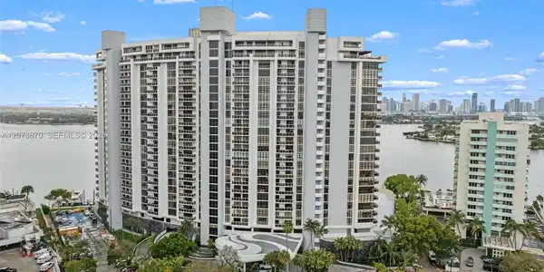9 Island Ave