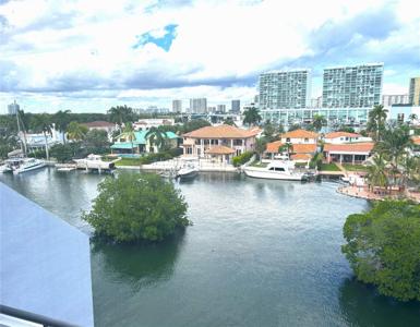 385 Poinciana Dr