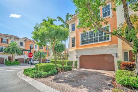 616 NE VENEZIA LANE