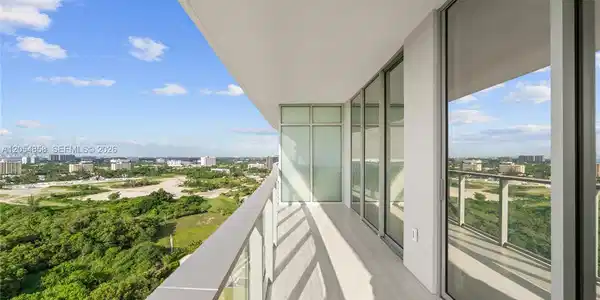 2411 Laguna Circle